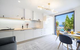 Proche Monaco, Vue Mer, Acces Plage Et Jardin Privatif